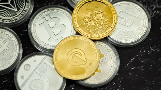 Bitcoin vs Ethereum illustration