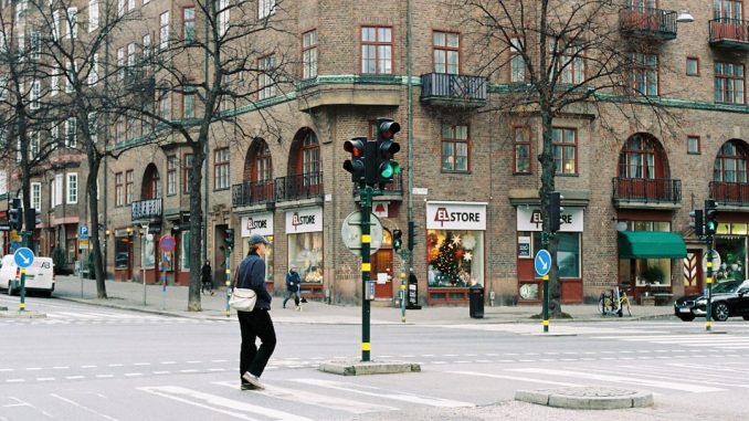 En jämförelse av svenska och internationella aktiefonder illustration